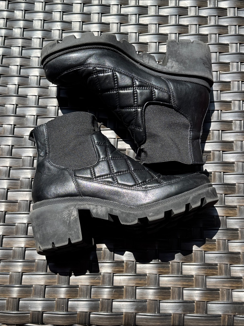 Steve Madden Adrian Quilted Chelsea Boots 8.5 Black Lug Soles